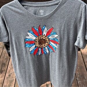Gray Graphic T-Shirt with Floral Design. Size L.